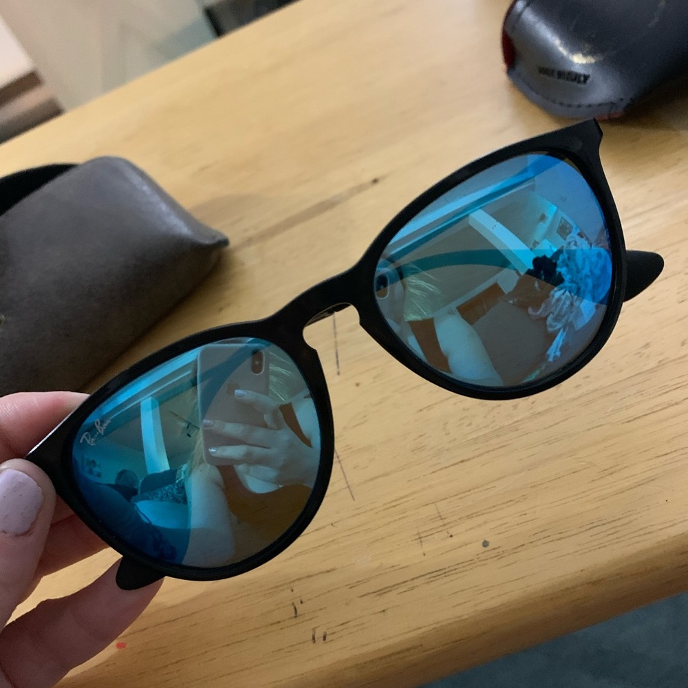 Blue and black Ray-bans